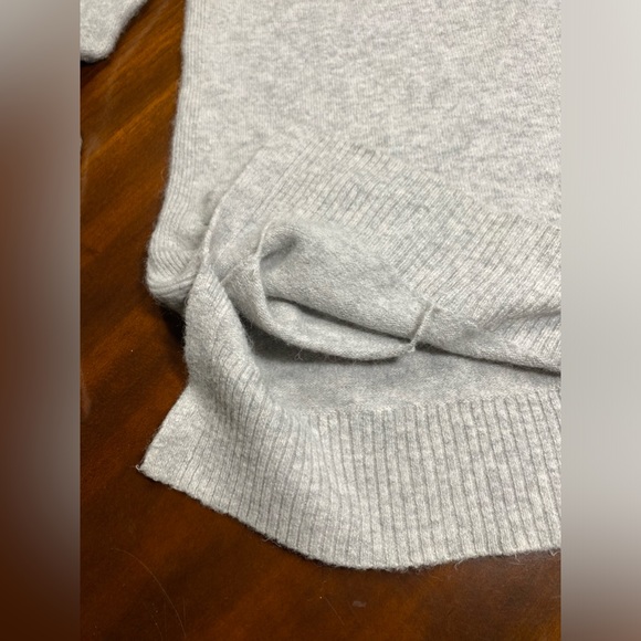 Essential wool merino mix V-Neck Sweater two pockets. J.Crew - Picture 8 of 14